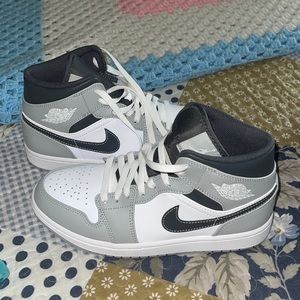Air Jordan 1s Mid ‘Light Smoke Grey’
